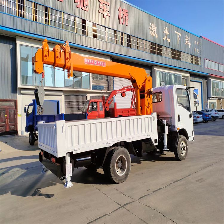 三义乡三轮随车吊定制 农用改装机自备吊中瑞长期出售